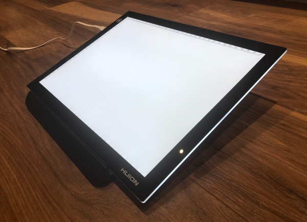 Kenting stand with the Huion L4s light box